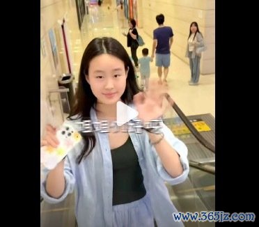 佟大为关悦女儿近照 眉眼神态和父亲高度相似